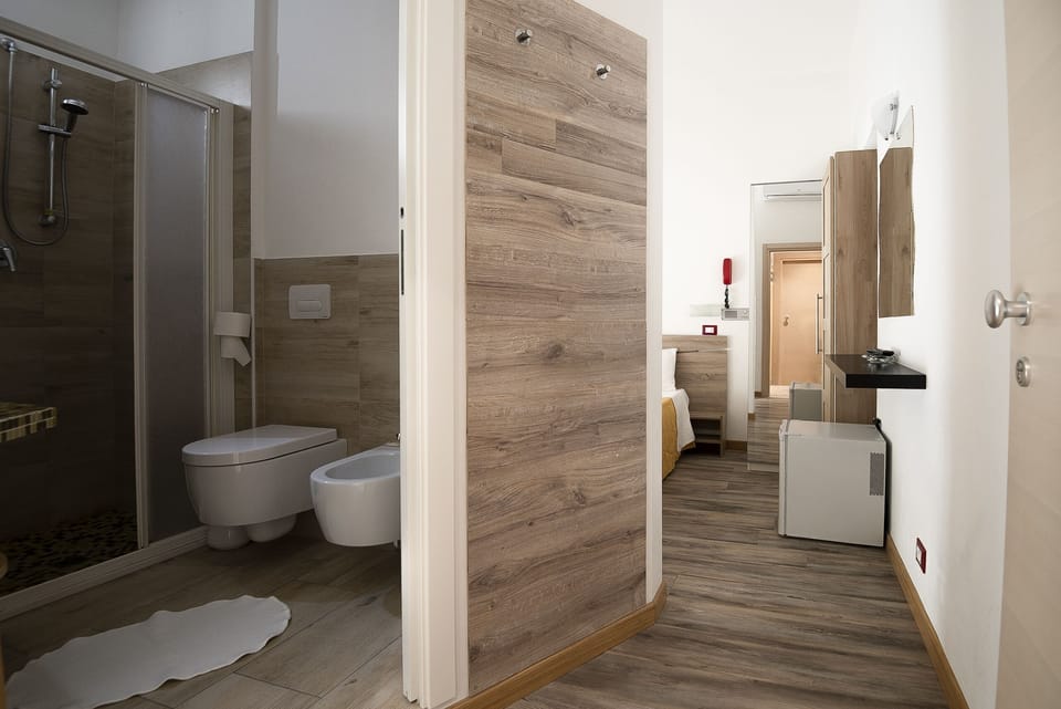 Hypo-allergenic bedding, minibar, in-room safe, individually decorated