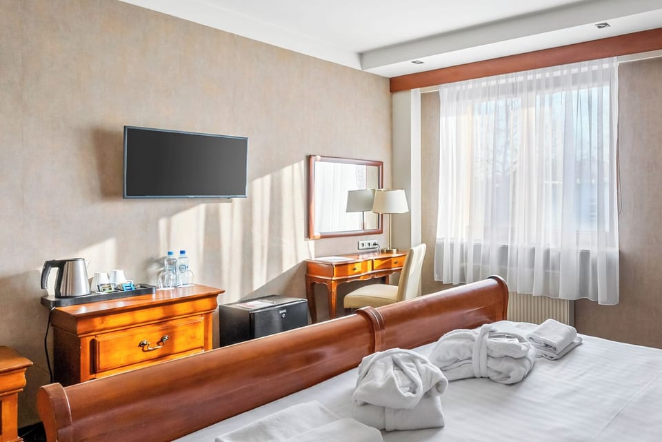 Executive Double Room | Desk, soundproofing, iron/ironing board, free WiFi
