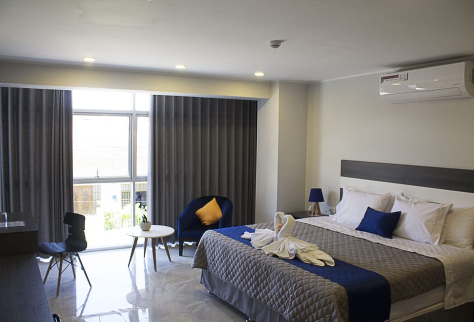 Executive Studio Suite, 1 King Bed, City View | Egyptian cotton sheets, premium bedding, down comforters