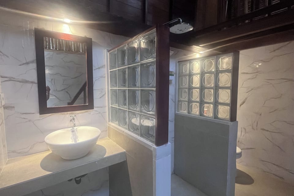 Double Room, 1 King Bed, Pool View | Bathroom | Shower, rainfall showerhead, free toiletries, towels