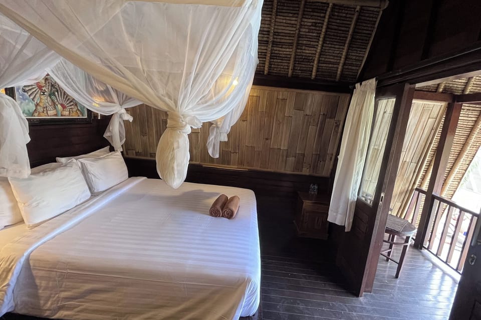 Double Room, 1 King Bed, Pool View | In-room safe, desk, free WiFi, bed sheets