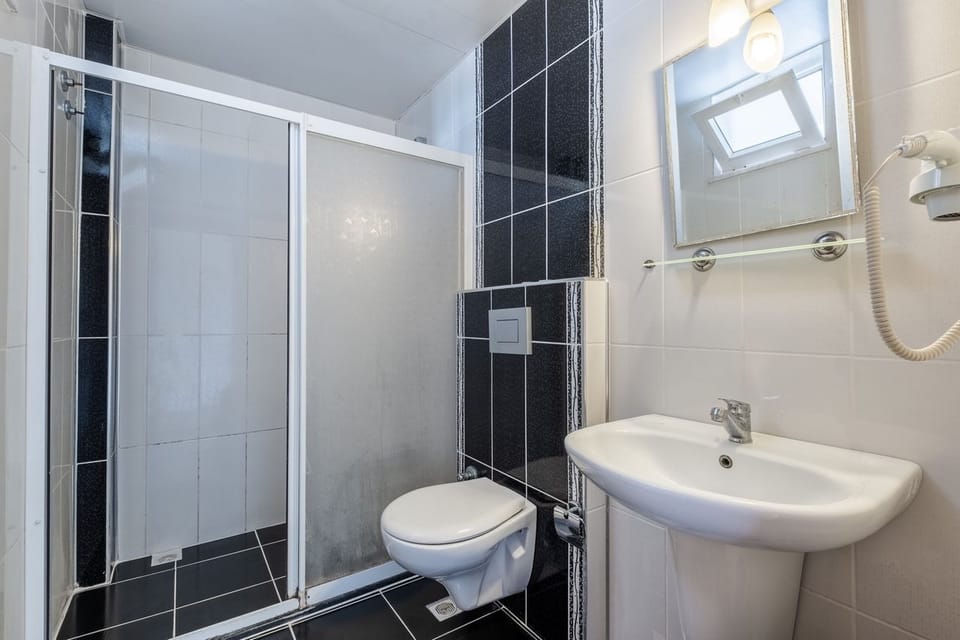 Standard Quadruple Room, 4 Bedrooms | Bathroom | Shower, hair dryer, towels, soap