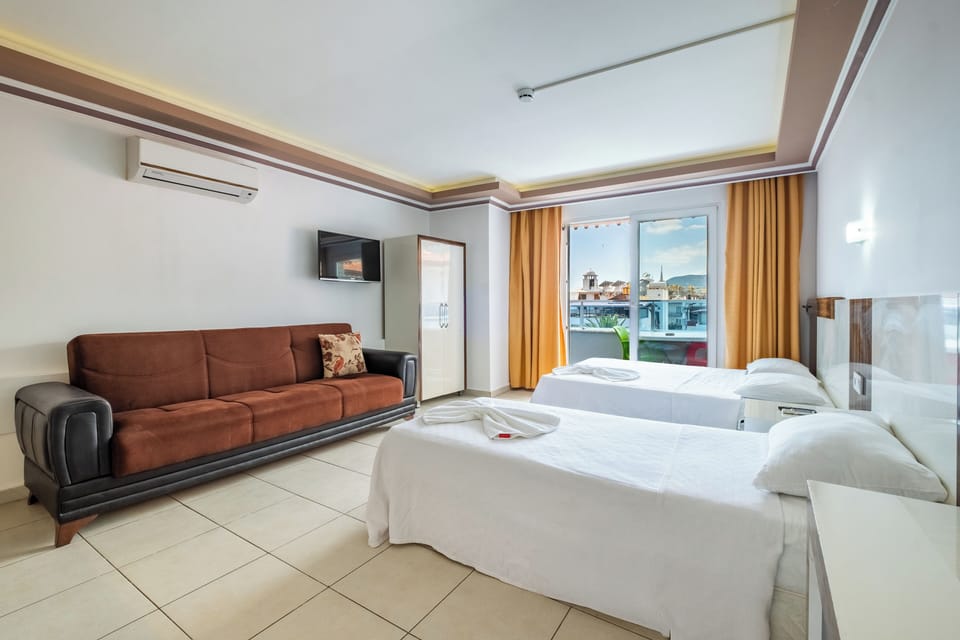 Standard Studio Suite, 1 Bedroom, Sea View | Free WiFi, bed sheets