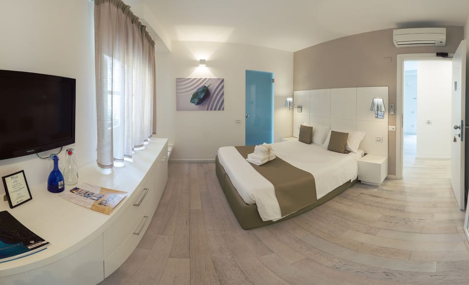 Deluxe Double Room (Andromeda) | In-room safe, desk, laptop workspace, blackout drapes