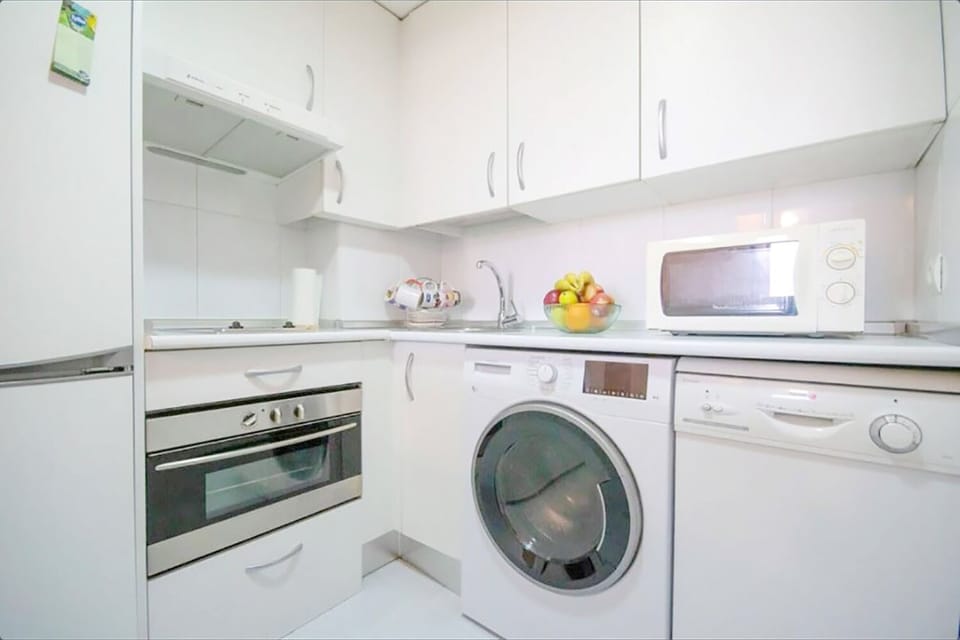 City Apartment, 1 Bedroom, City View (1) | Private kitchen | Full-size fridge, microwave, oven, stovetop