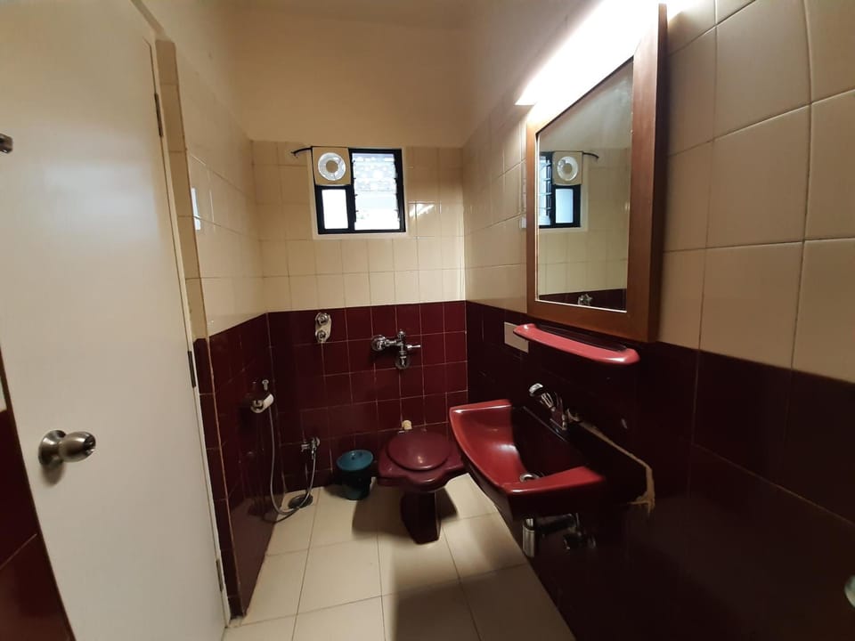 Shower, free toiletries, towels, soap