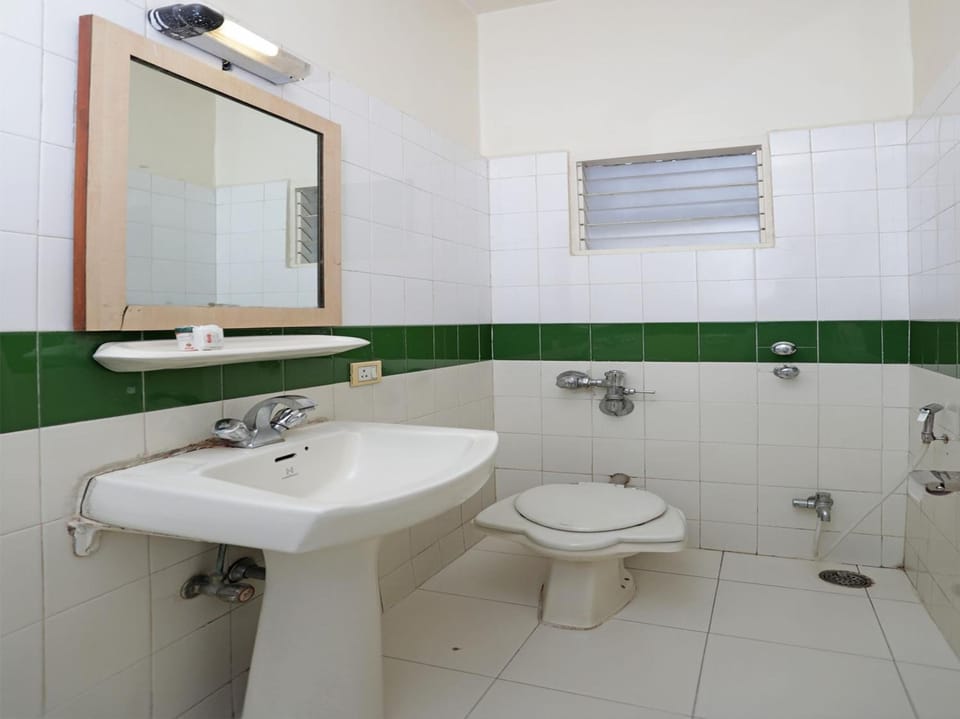 Shower, free toiletries, towels, soap