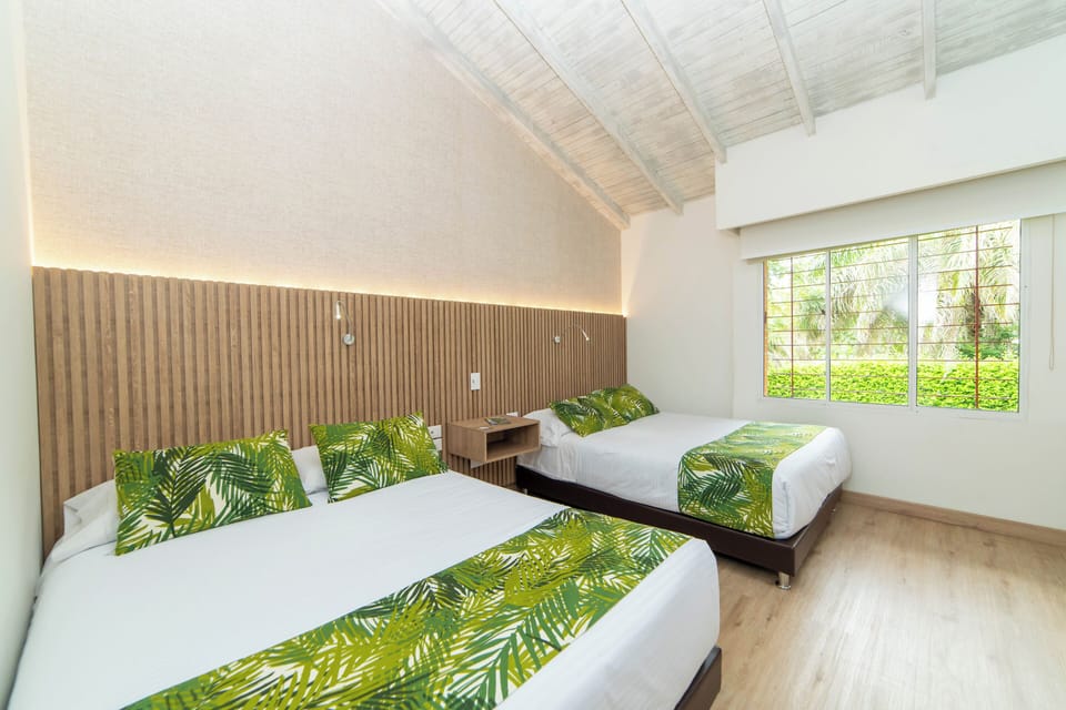 Superior Single Room | Hypo-allergenic bedding, minibar, in-room safe, laptop workspace