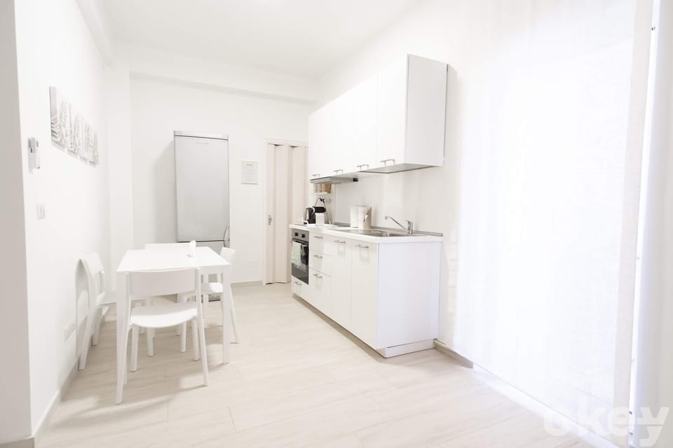 Fridge, oven, stovetop, cookware/dishes/utensils