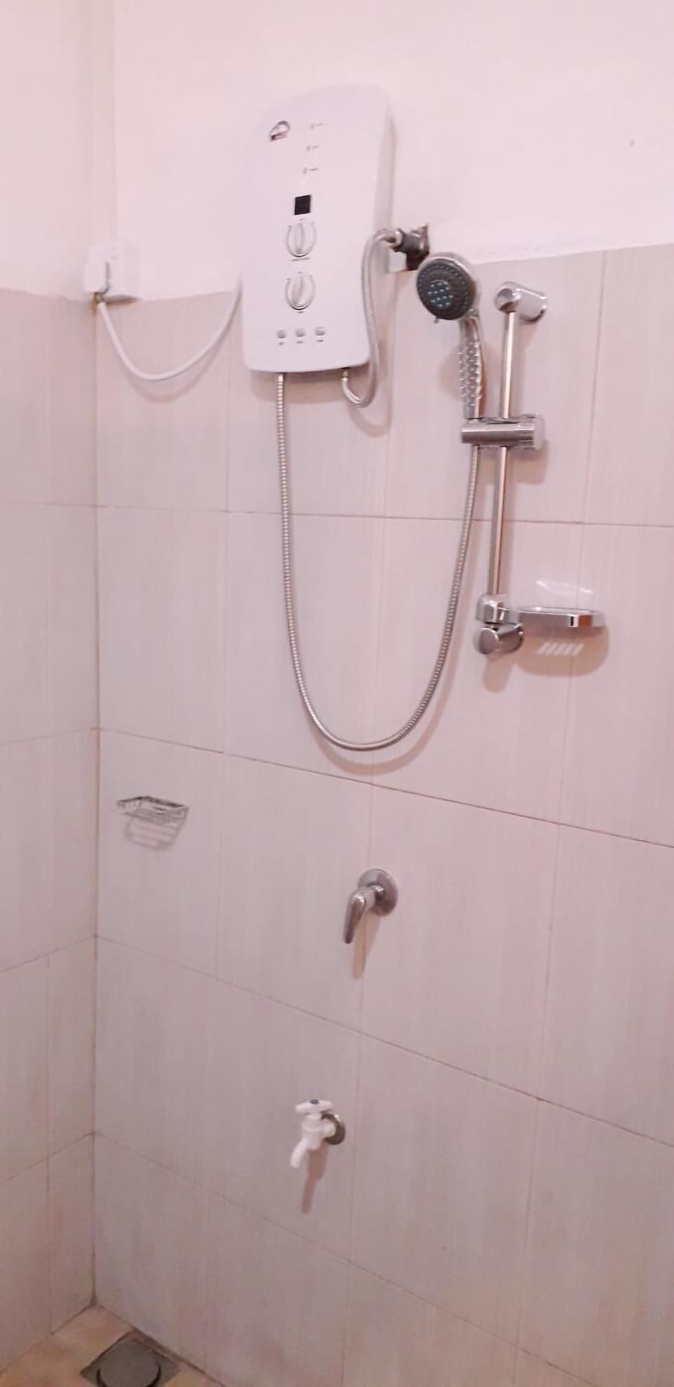 Shower, rainfall showerhead, towels