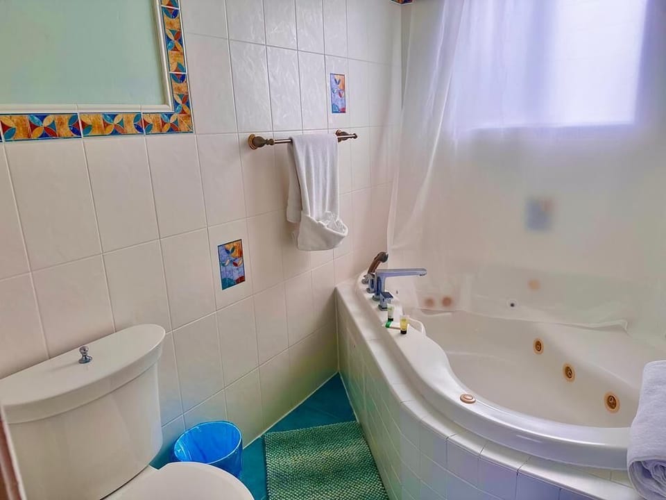 BLUE HOUSE Bed and Breakfast in North Bay Village