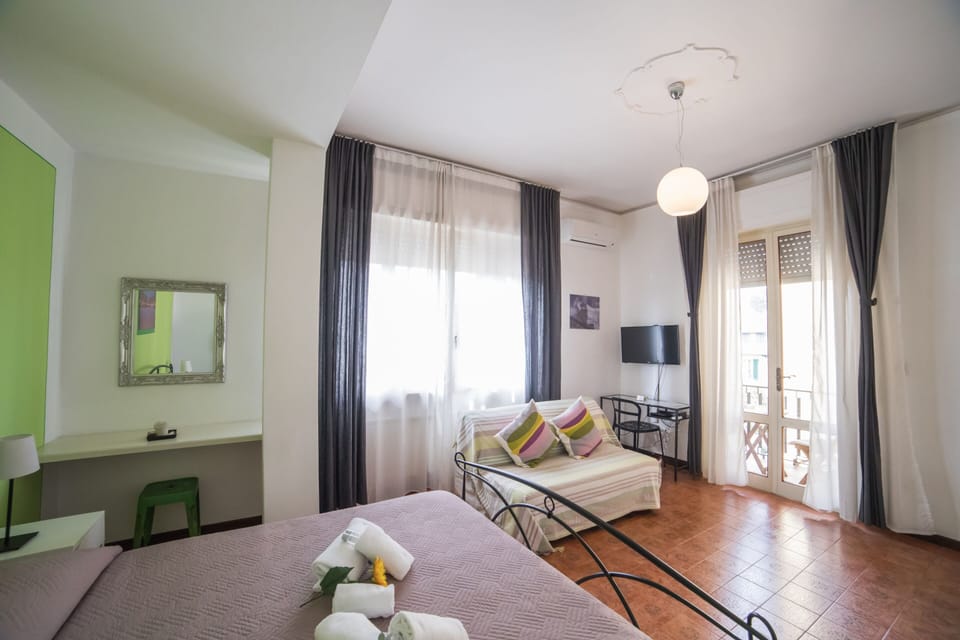 Triple room, private external bathroom