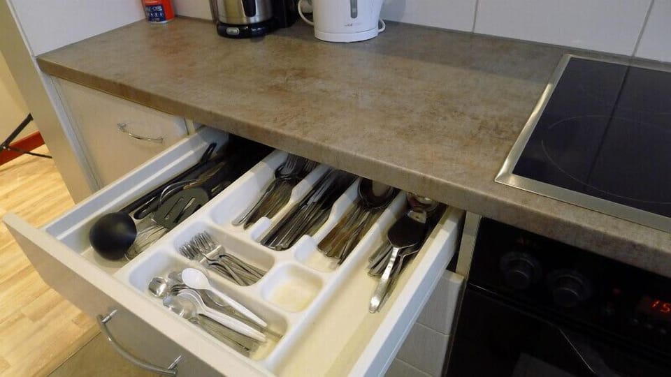 Comfort Apartment, Balcony, Mountain View | Private kitchen | Fridge, microwave, oven, stovetop