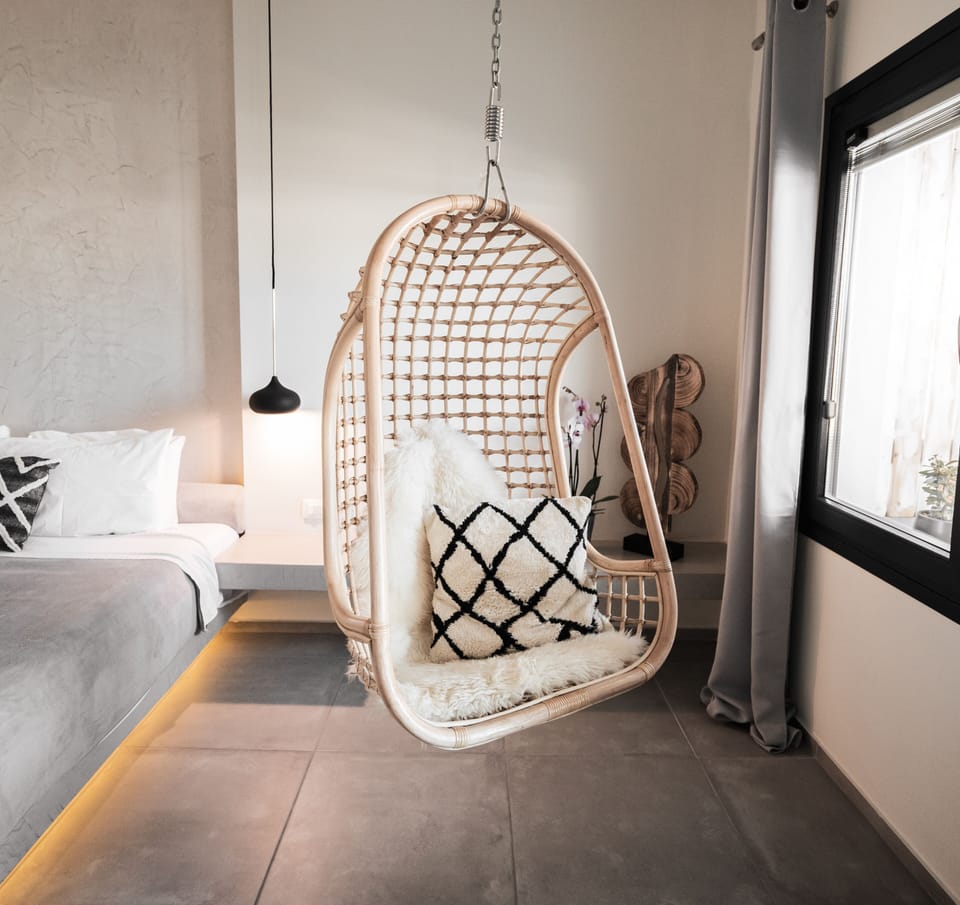 Design Suite, City View | Premium bedding, minibar, in-room safe, individually decorated