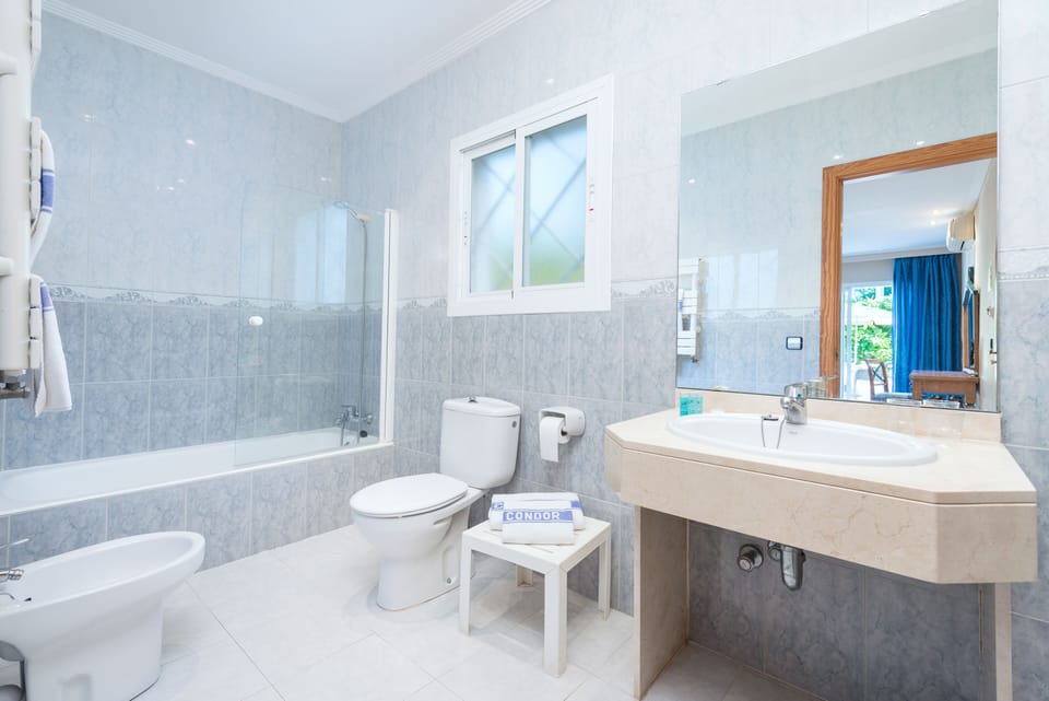 Studio, Balcony | Bathroom | Bathtub, free toiletries, hair dryer, towels