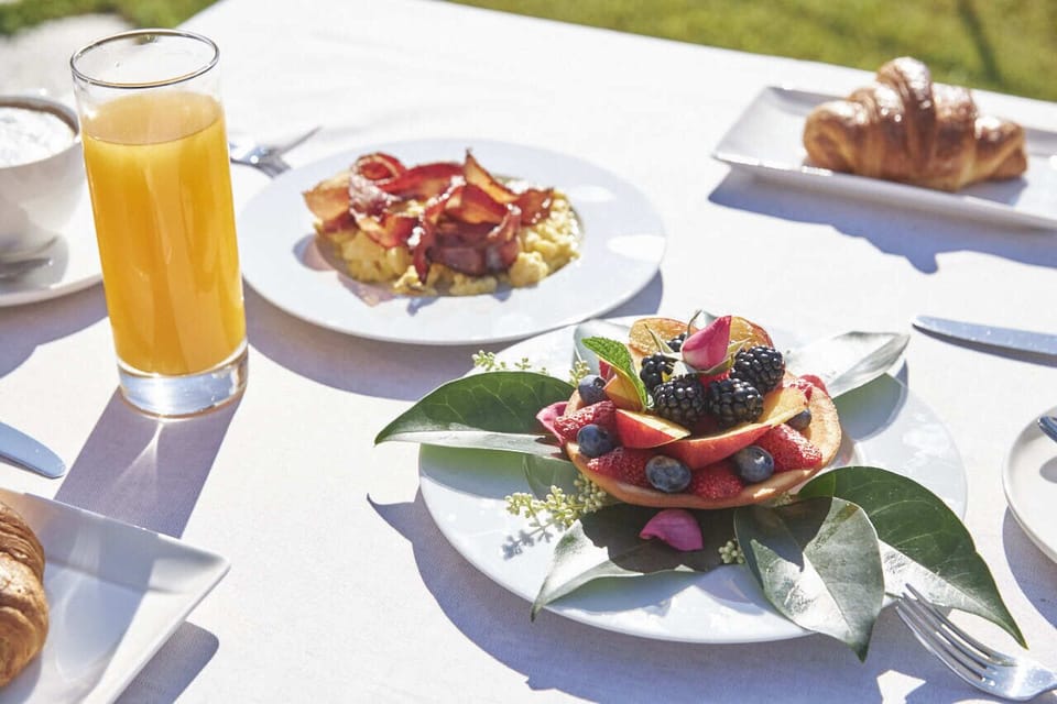 Free daily cooked-to-order breakfast