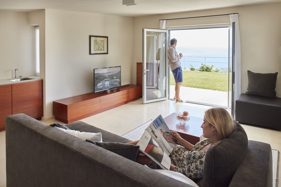 Design Suite | Living area | Flat-screen TV