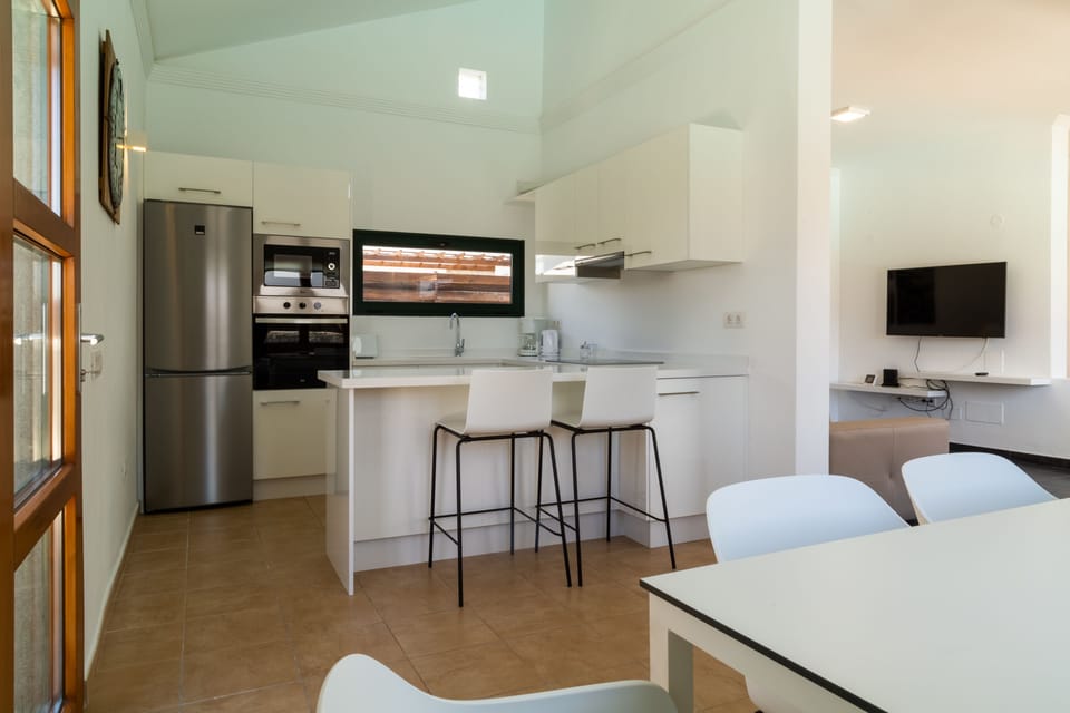 Villa | Private kitchen | Full-size fridge, microwave, oven, stovetop