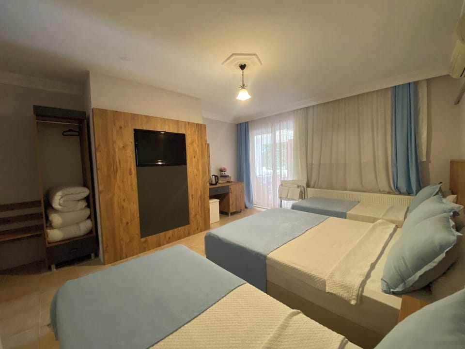 Standard Triple Room | 1 bedroom, hypo-allergenic bedding, free WiFi, bed sheets