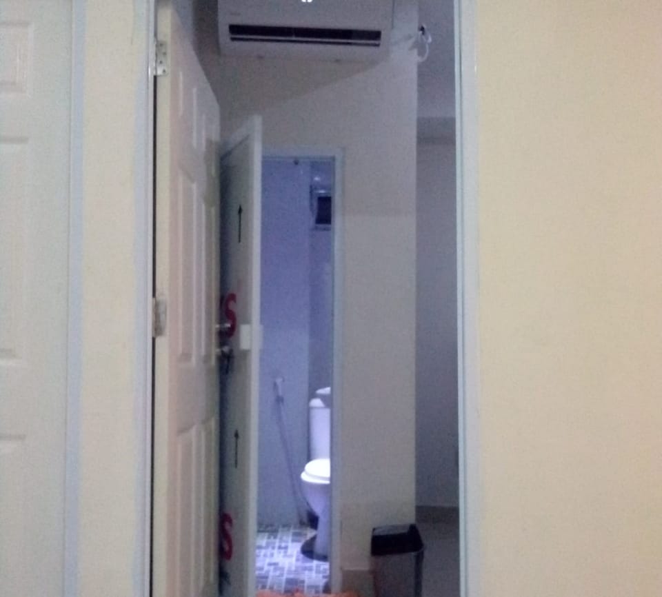 Standard Single Room | Bathroom | Shower, towels