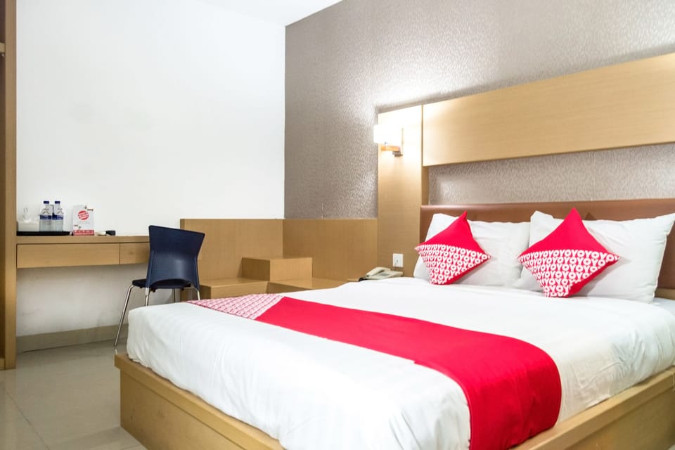 Deluxe Suite | Desk, WiFi (free), bed sheets