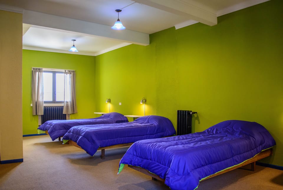 Hypo-allergenic bedding, down comforters, in-room safe, soundproofing