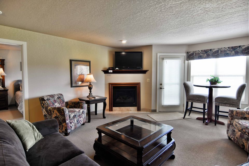 Condo, 1 Bedroom | Living area