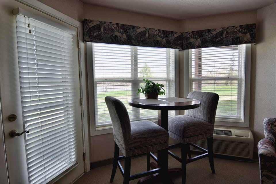 Condo, 1 Bedroom | Dining