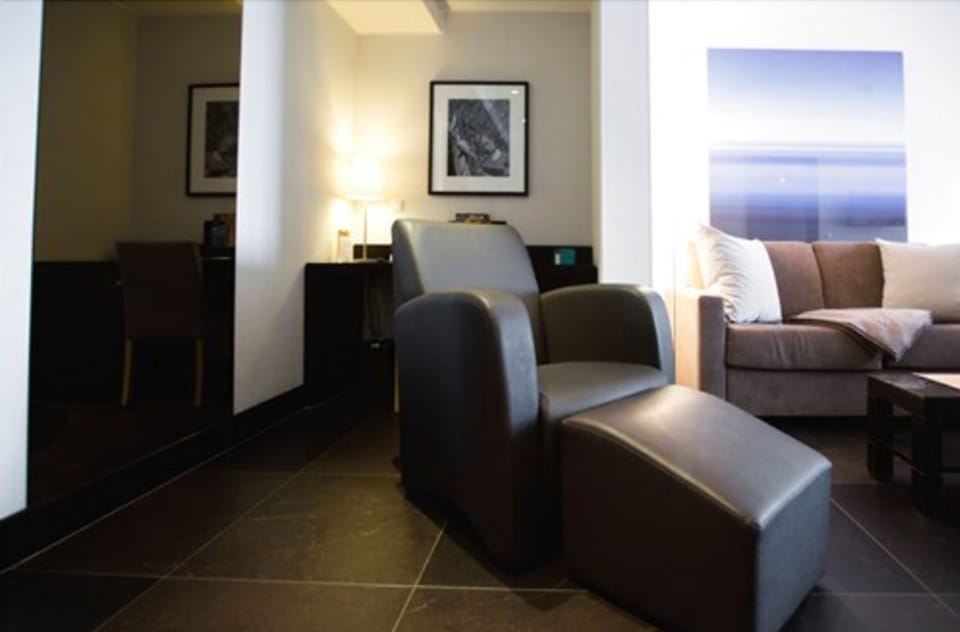 Junior Suite | Hypo-allergenic bedding, minibar, in-room safe, desk