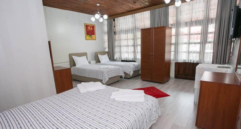Deluxe Quadruple Room | Minibar, desk, soundproofing, iron/ironing board