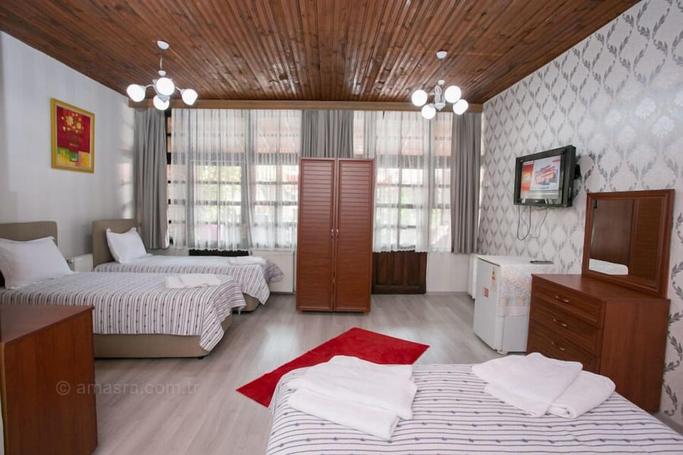 Deluxe Quadruple Room | Minibar, desk, soundproofing, iron/ironing board