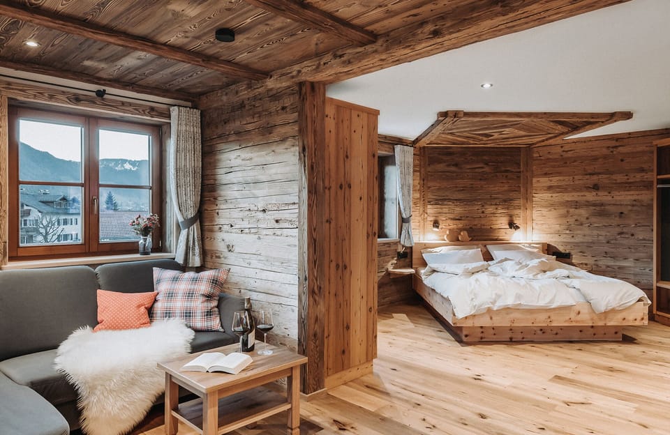 Premium bedding, pillowtop beds, minibar, in-room safe