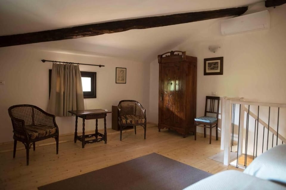 Deluxe Room, Balcony, Garden View | Interior