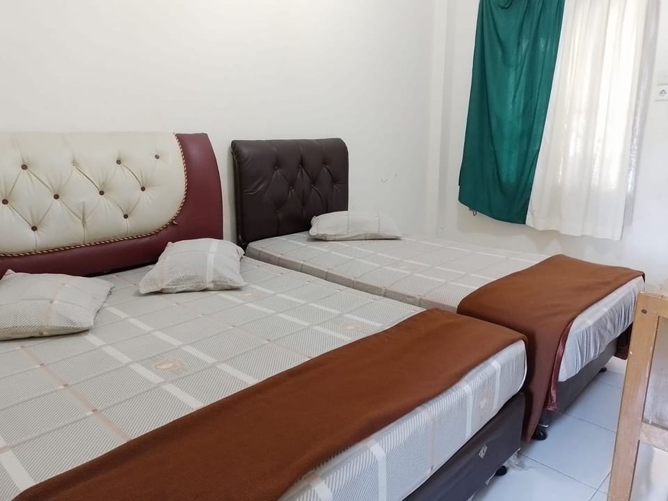 Standard Room | Desk, free WiFi, bed sheets