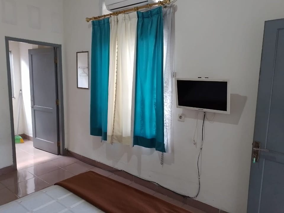 Standard Room | Desk, free WiFi, bed sheets