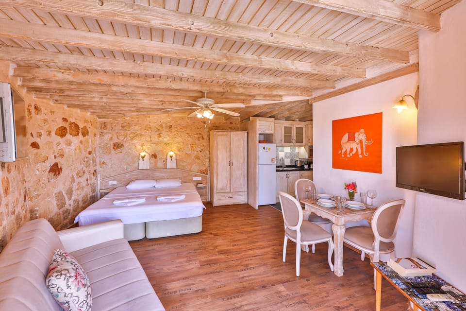 Standard Studio | In-room safe, free WiFi, bed sheets
