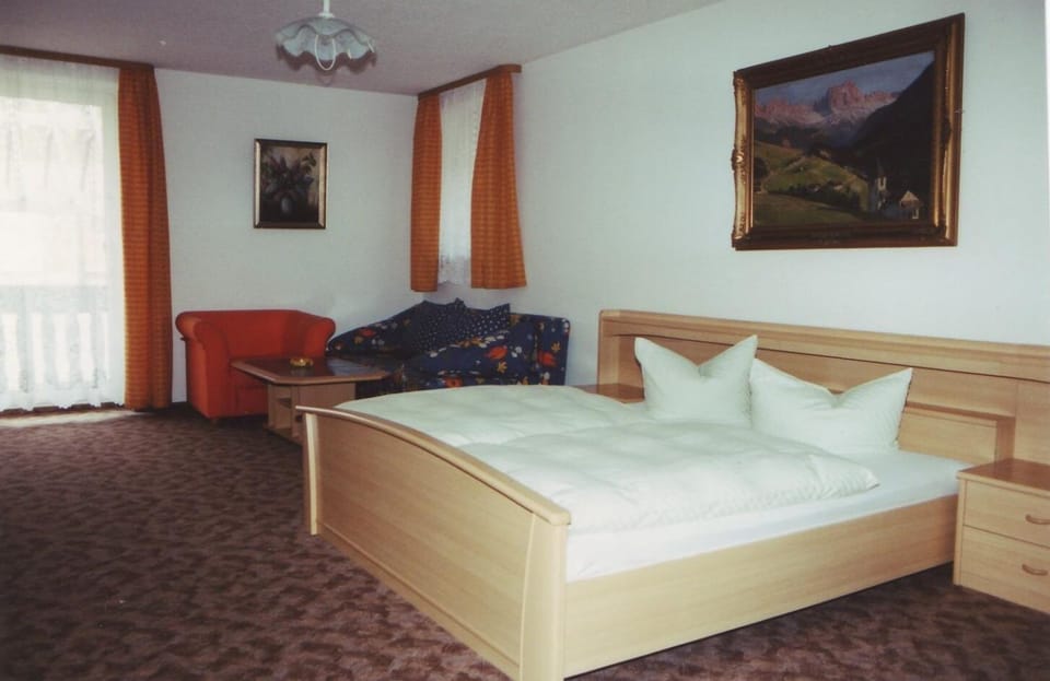 Free cribs/infant beds, free WiFi, bed sheets