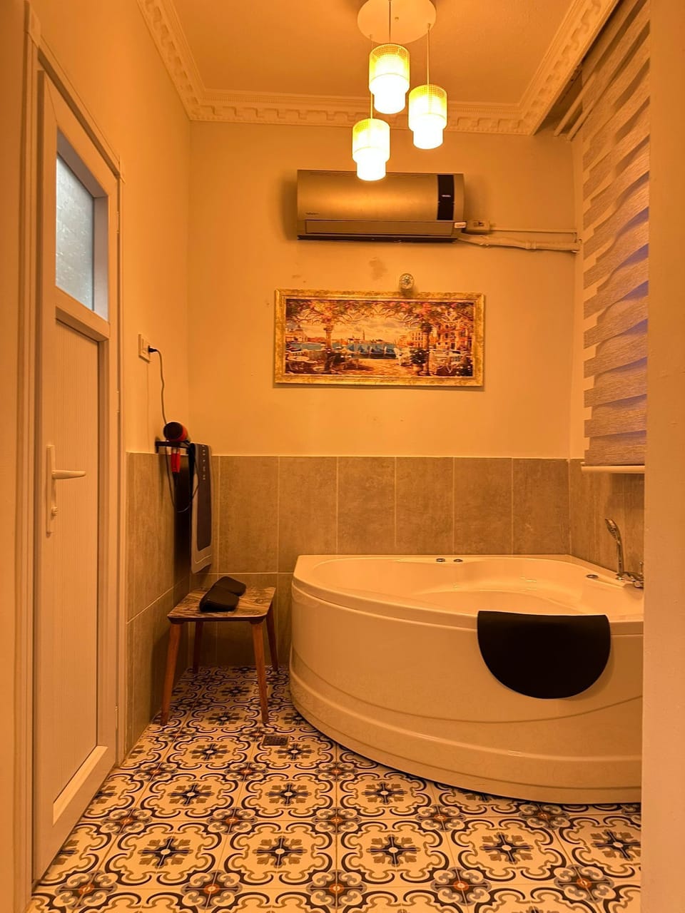 Comfort Room | Bathroom | Shower, rainfall showerhead, free toiletries, hair dryer