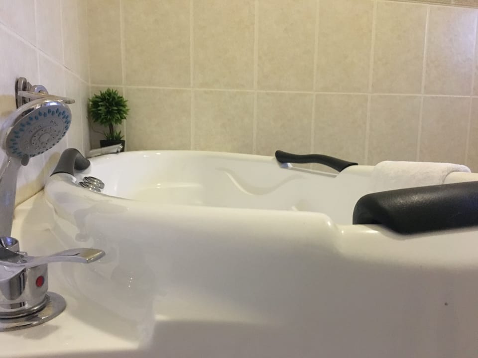Executive Double Room | Jetted tub