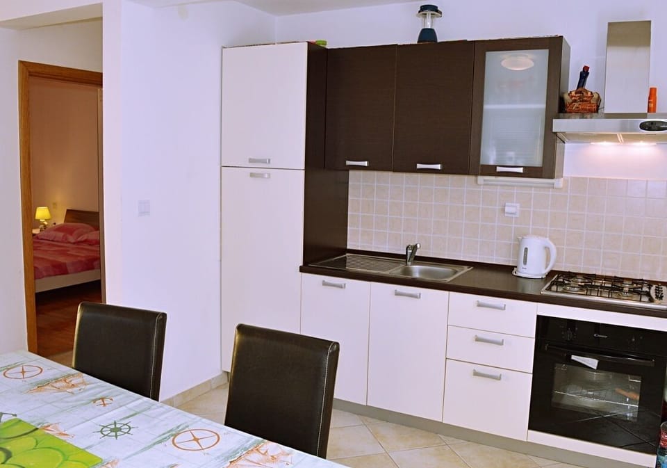Apartment, 1 Bedroom | Private kitchen | Full-size fridge, oven, stovetop, electric kettle