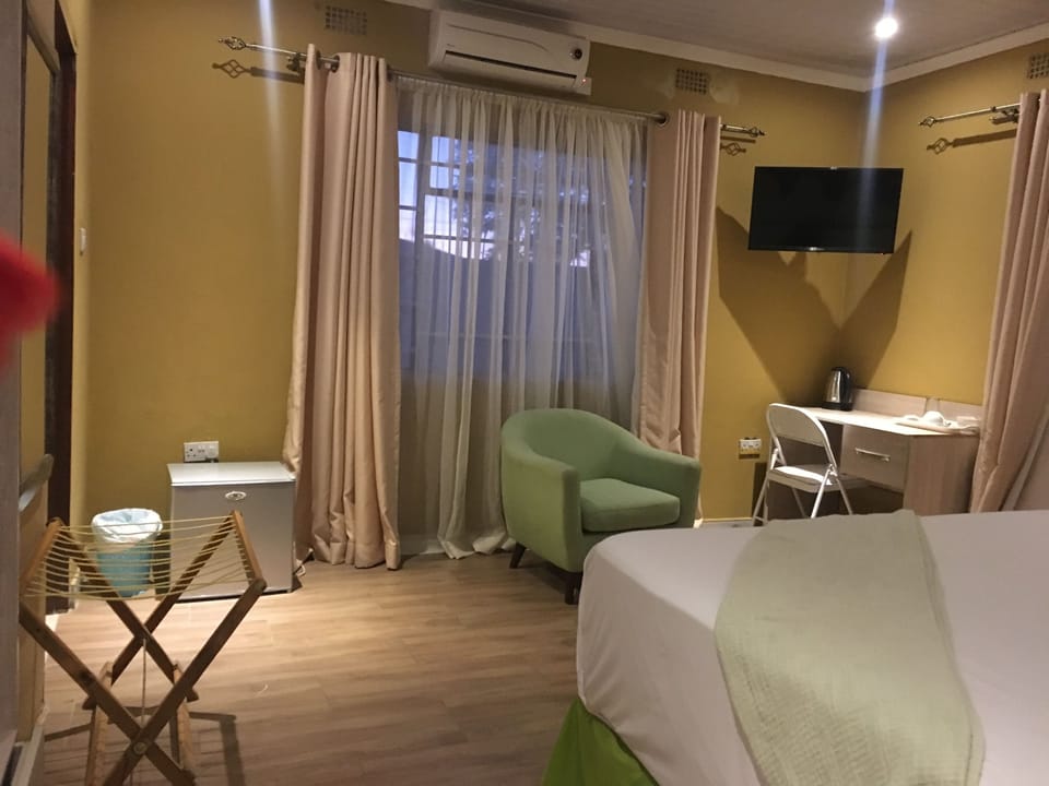 Comfort Double Room | Desk, iron/ironing board (on request), WiFi (free), bed sheets