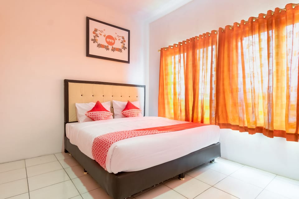 Deluxe Suite | Desk, WiFi (free), bed sheets