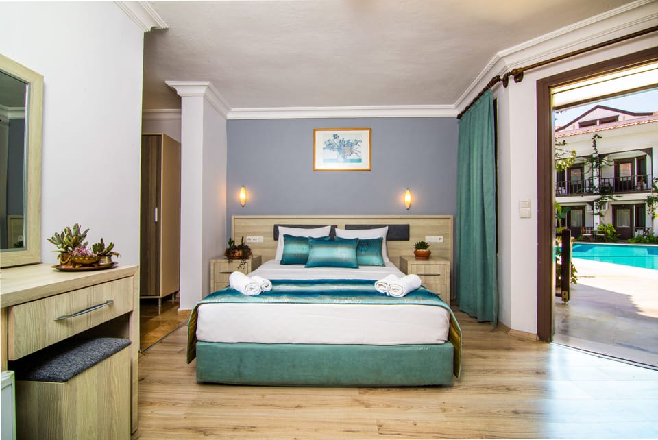 1 bedroom, premium bedding, minibar, desk