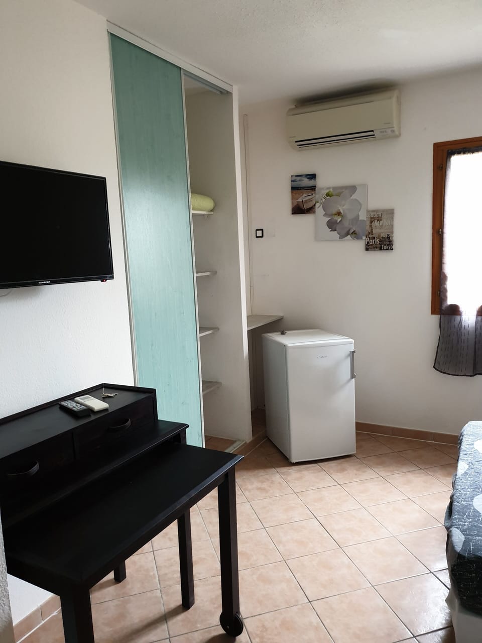 Individually decorated, individually furnished, desk, laptop workspace