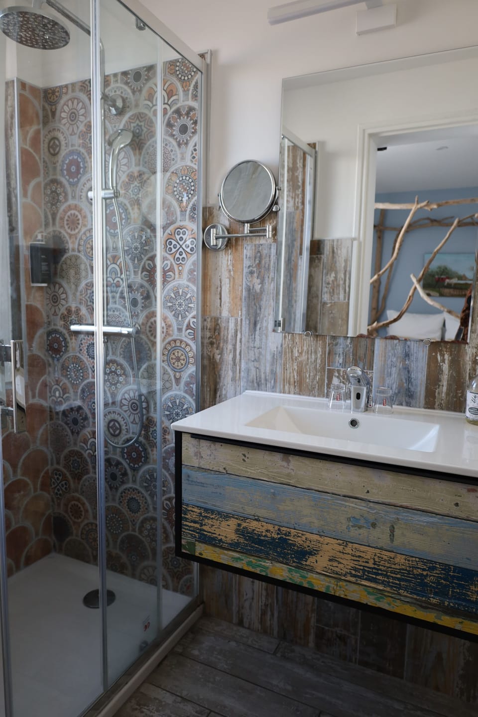 Junior Double Room (La Bohème en Roulotte) | Bathroom | Shower, rainfall showerhead, free toiletries, hair dryer