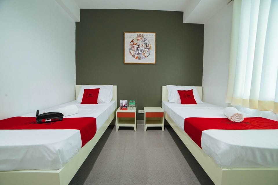 Twin Room | Desk, free WiFi, bed sheets