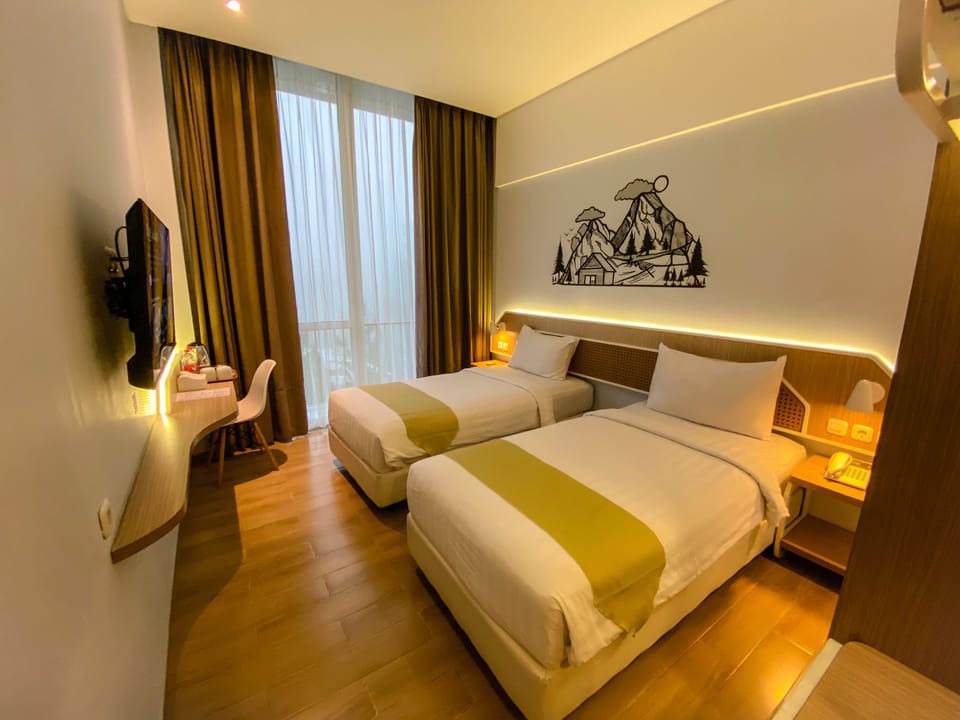 Desk, laptop workspace, free WiFi, bed sheets