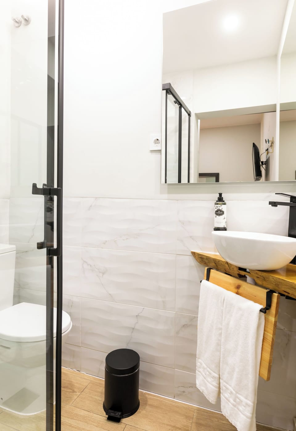 Shower, towels
