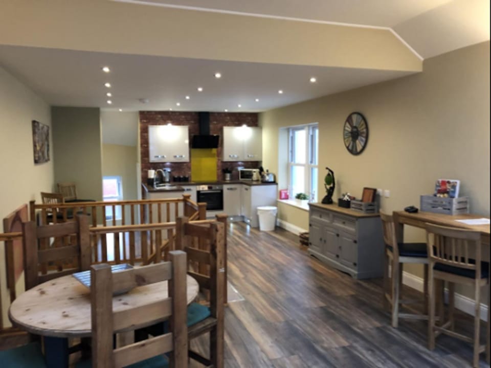 Deluxe Cottage, 2 Bedrooms, Non Smoking | Living area | Flat-screen TV, DVD player
