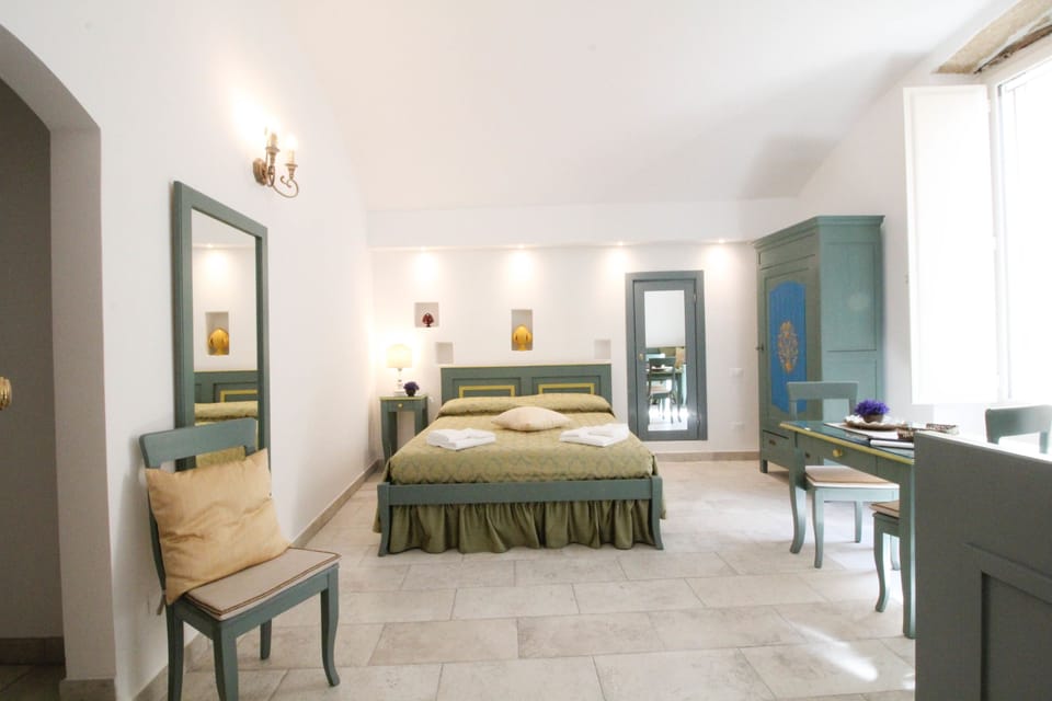 Standard Studio | In-room safe, desk, soundproofing, free WiFi